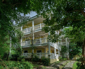 Stunning Loft 2 Floor Unit with Balcony